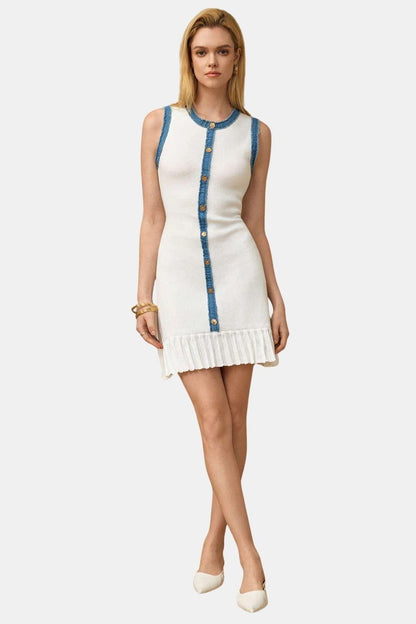 Ärmelloses Damenkleid mit kontrastierenden Details