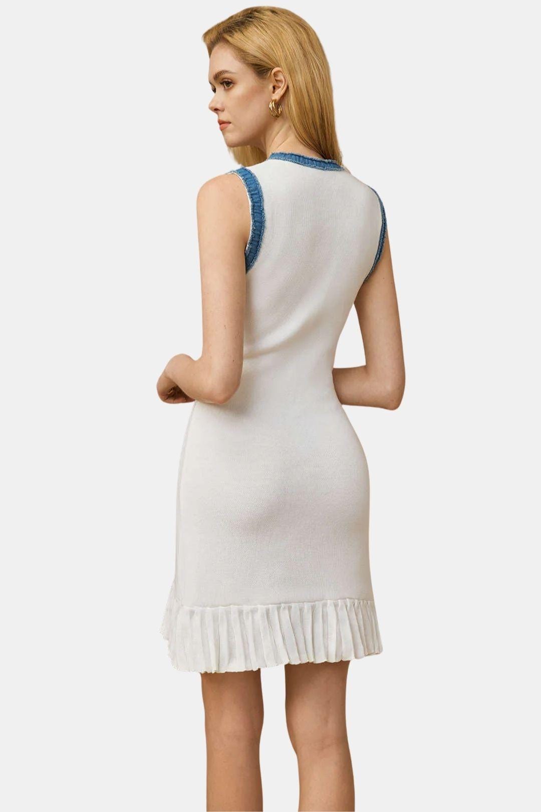 Ärmelloses Damenkleid mit kontrastierenden Details