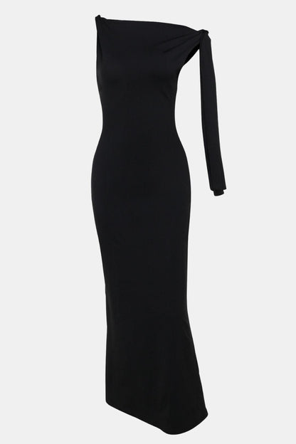 Langes Kleid mit Schulterdetail