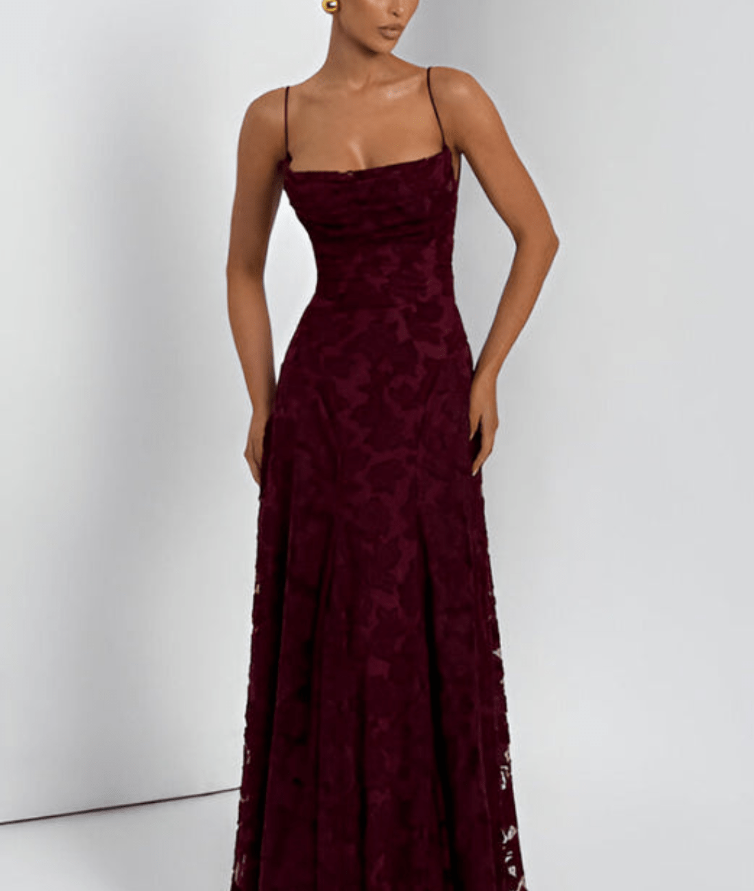 Langes Kleid mit schmalen Trägern und Strukturmuster