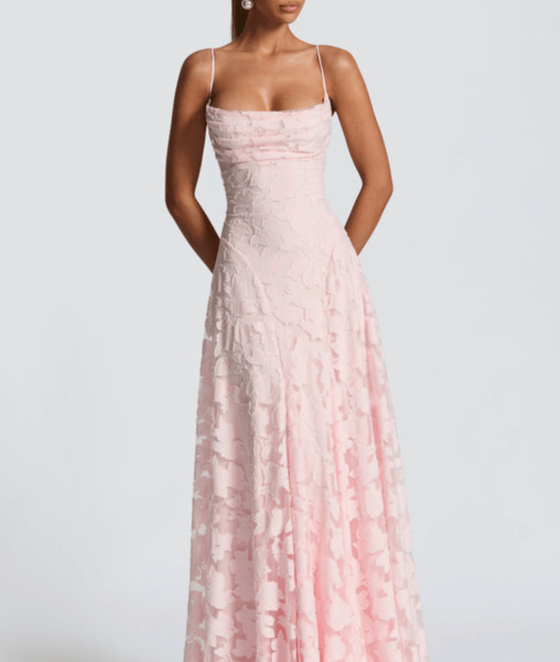 Langes Kleid mit schmalen Trägern und Strukturmuster