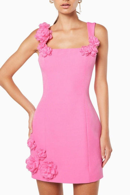 Rosa Minikleid mit Schulter- und Saumapplikationen